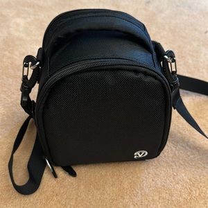 VanGoddy Laurel Jet Black Compact Camera Bag fits Nikon D7100, D7000, D5300, D53